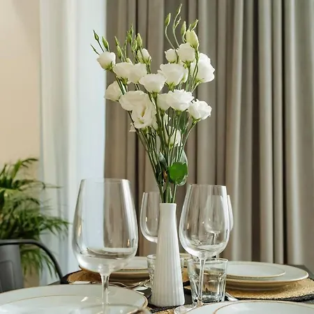 4 - New Building & Parking Bükreş