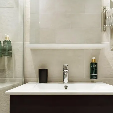 4 - New Building & Parking דירה