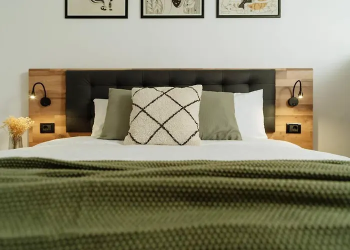 4 - New Building & Parking Апартаменти *