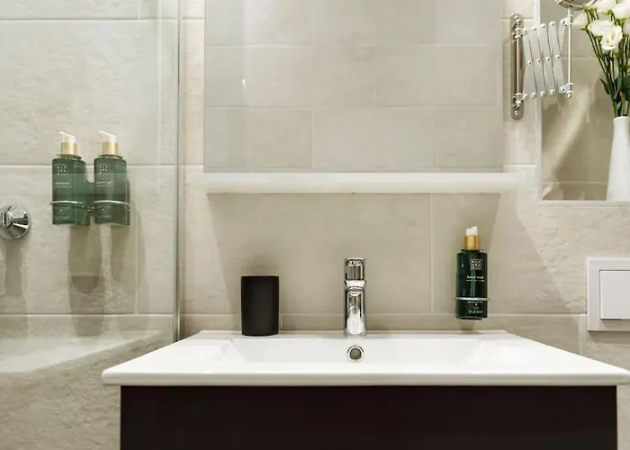 4 - New Building & Parking Апартаменти