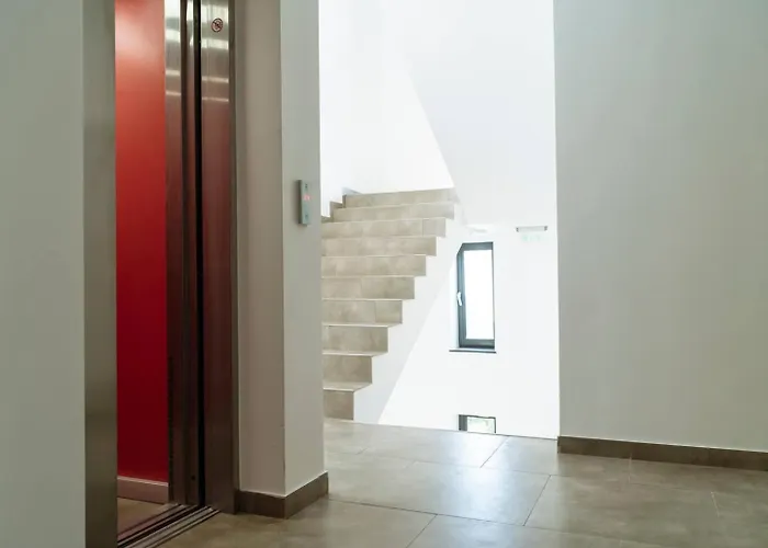 4 - New Building & Parking 부쿠레슈티